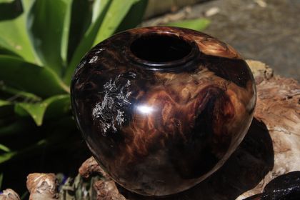  Ancient Swamp Kauri Holo Form Vase "Black Sands"